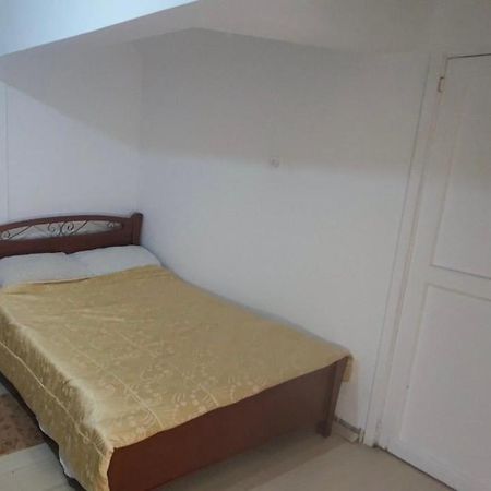 Private Bedroom Paphos Central エクステリア 写真