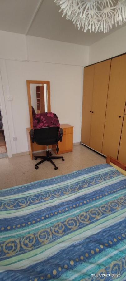 Private Bedroom Paphos Central エクステリア 写真