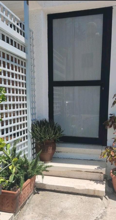 Private Bedroom Paphos Central エクステリア 写真