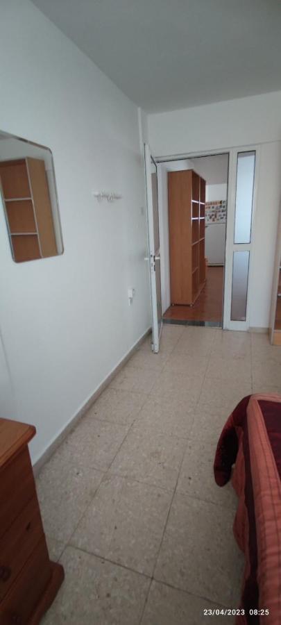 Private Bedroom Paphos Central エクステリア 写真