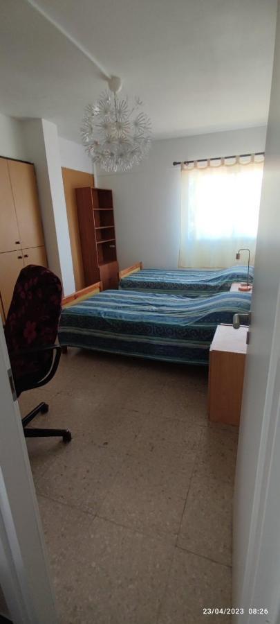 Private Bedroom Paphos Central エクステリア 写真